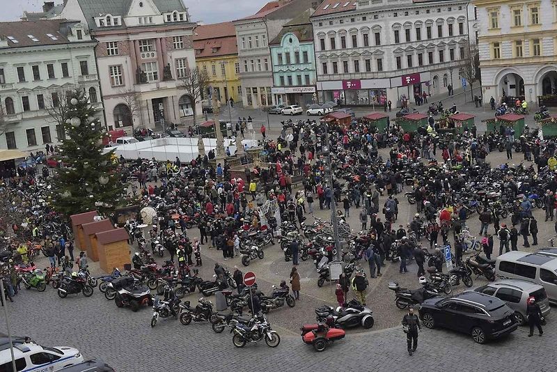 Štědrodenní motorkářská vyjížďka se srazem na Karlově náměstí v Kolíně.