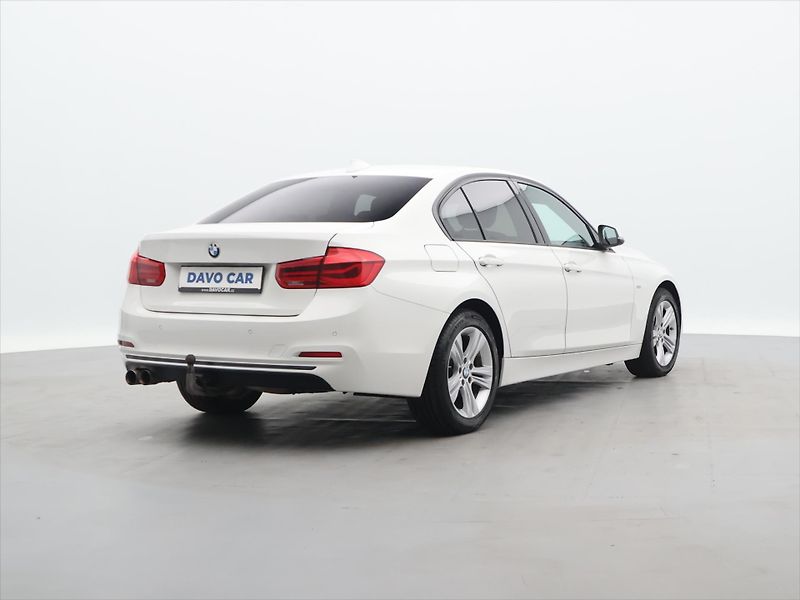 BMW Řada 3 2,0 320i 135kW CZ xDrive Sport - fotka 7 z 38