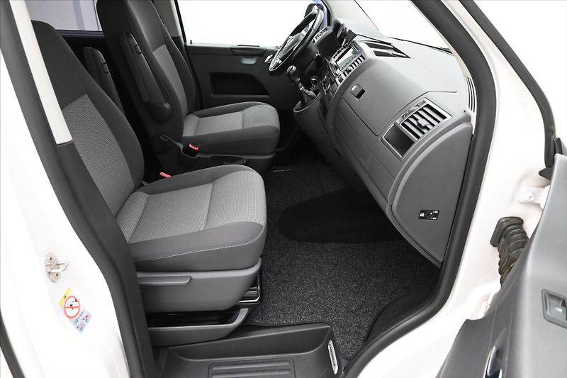 Volkswagen Caravelle 2,0 TDI 132kW Manuál Tažné Zár - fotka 14 z 31