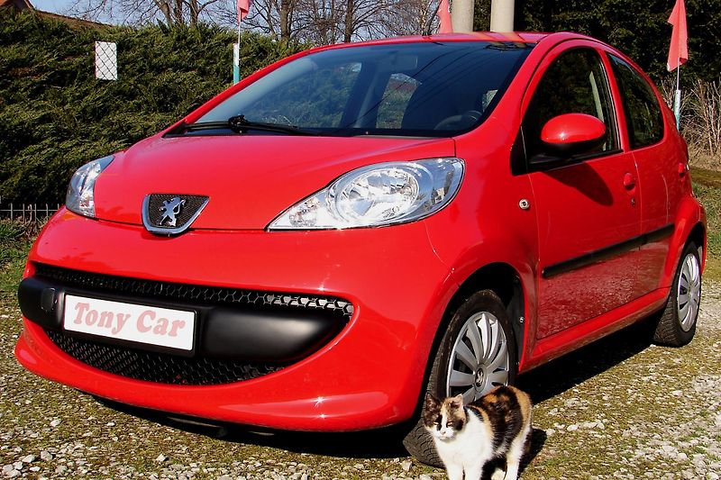 Peugeot 107 1.0i 68PS 5-dv. KLIMA-ZADÁNO! - fotka 1 z 31