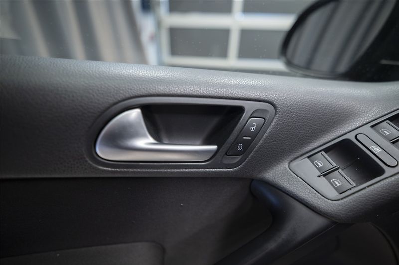 Volkswagen Tiguan 1,4 TSI KAMERA VÝHŘEV TAŽNÉ ČR - fotka 20 z 38