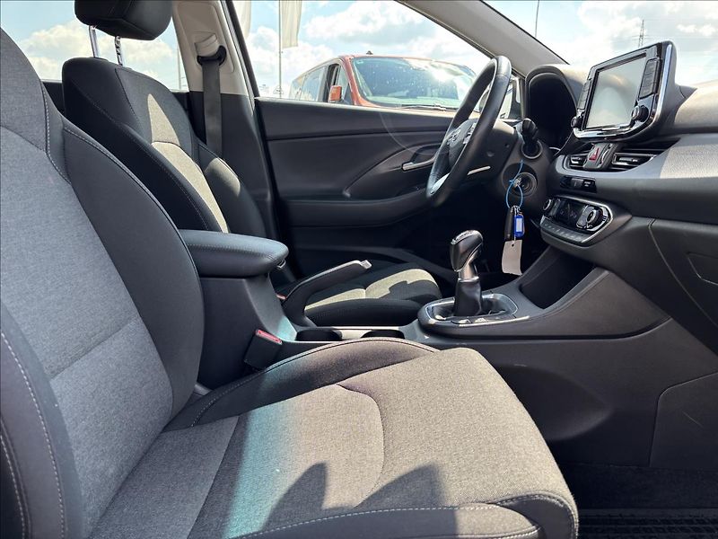 Hyundai i30 1,5 Smart 81kW kombi - fotka 17 z 34
