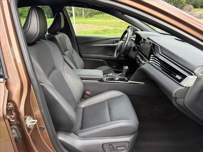 Toyota Camry 2,5 - fotka 12 z 36
