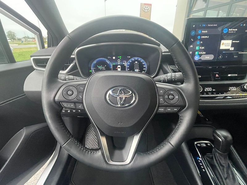 Toyota Corolla 1.8 Hybrid Comfort Business - fotka 18 z 28