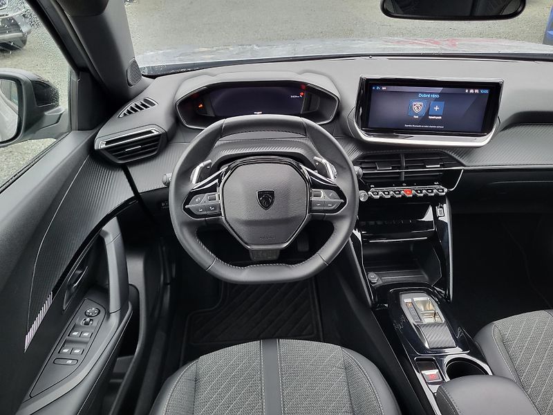 Peugeot 2008 1.2 PureTech 130k AUTOMAT - fotka 9 z 45
