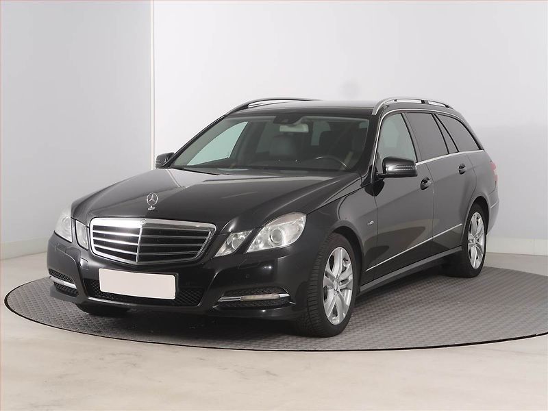 Mercedes-Benz Třídy E (2010) E 250 CDI, Automat, Navi - fotka 2 z 19