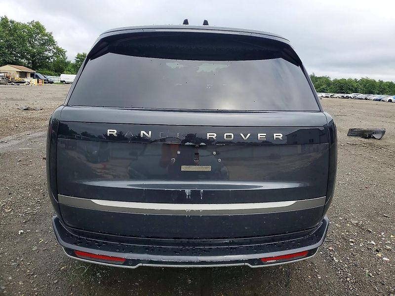 Land Rover Range Rover (2023) Auto na cestě - fotka 6 z 13