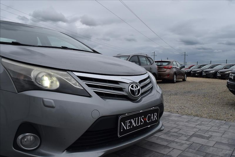 Toyota Avensis 2,2 D-CAT 130KW NOVÉ V CZ - fotka 13 z 43