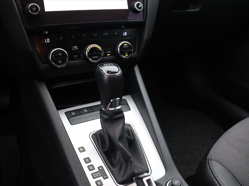 Škoda Octavia 1.6 TDI 85kW DSG Navi Tažné - fotka 19 z 27