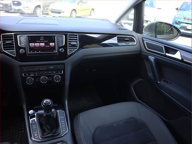 Volkswagen Golf Sportsvan (2016) Highline 1.4 TSI, Serv.kniha - fotka 8 z 20