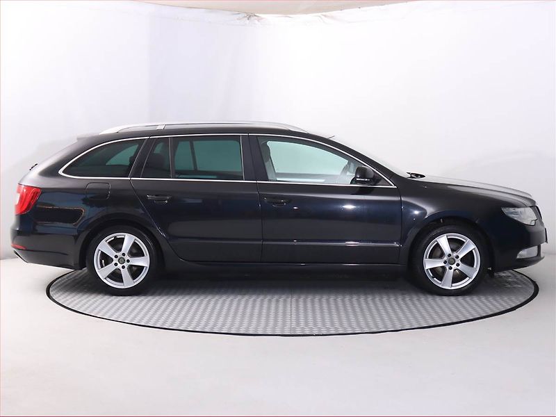 Škoda Superb (2012) 2.0 TDI, Automat, Tempomat - fotka 6 z 18