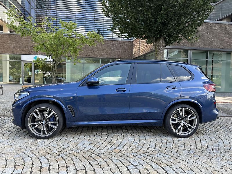 BMW X5 M50i V8 - fotka 3 z 29