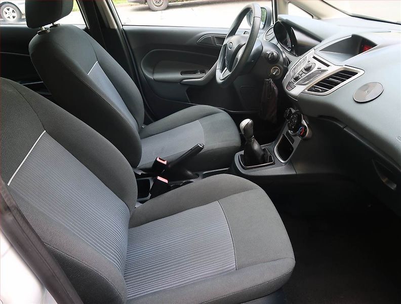 Ford Fiesta (2011) 1.25, po STK, dobrý stav - fotka 9 z 17