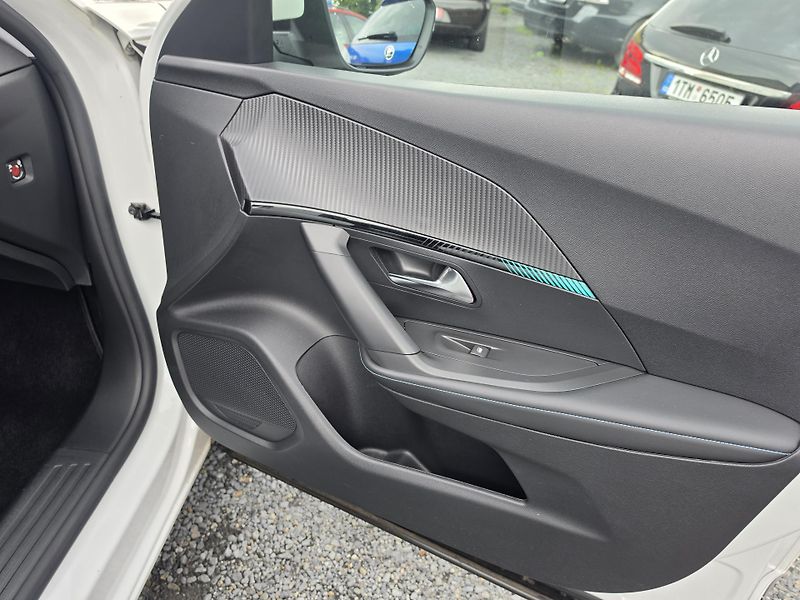 Peugeot 2008 1.2 T 96KW 54tkm  - fotka 17 z 25