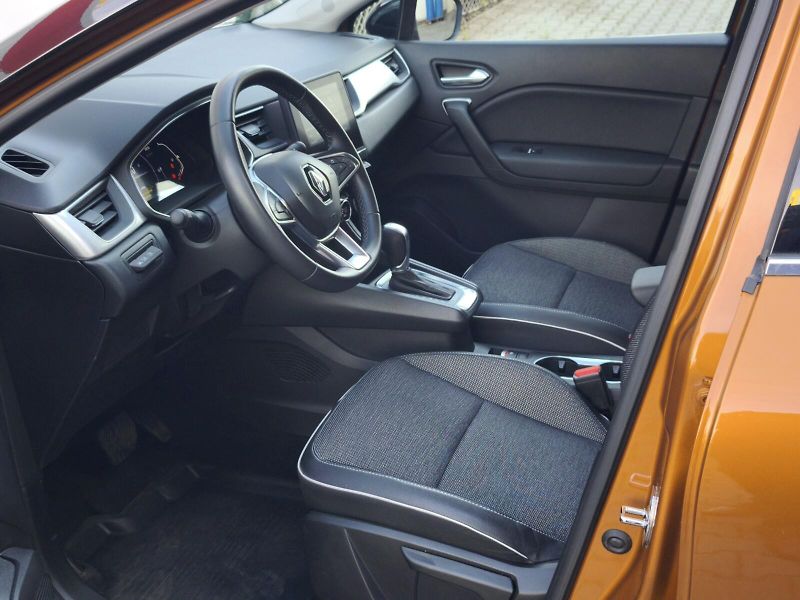 Renault Captur (2023) 1.6 E-Tech Hybrid - fotka 9 z 21