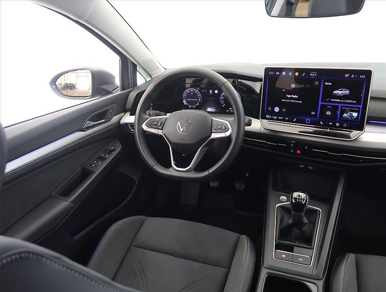 Volkswagen Golf (2025) Life 1.5 TSI - fotka 7 z 25
