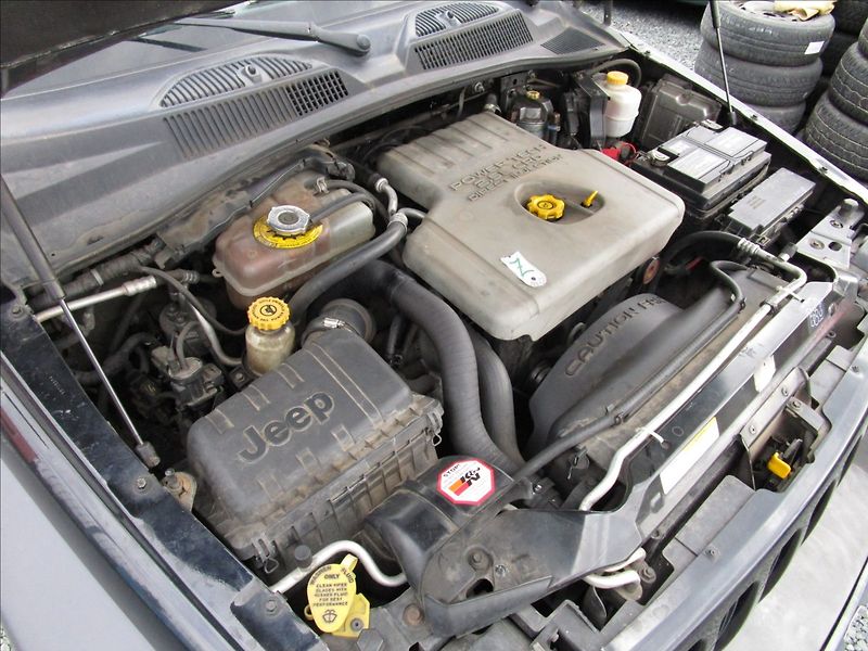 Jeep Cherokee 2.5CRD 4x4, Sport, Klima - fotka 38 z 39
