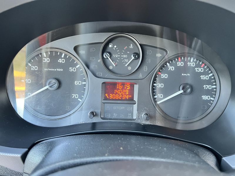 Peugeot Partner Tepee 1.6HDI 55KW,KLIMA,ŠOUPAČKY,TZ - fotka 29 z 35