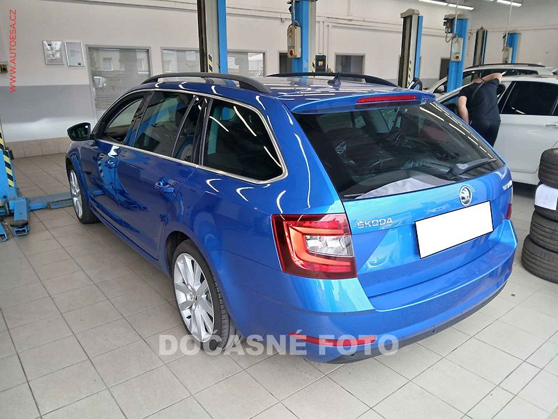 Škoda Octavia (2020) 2.0 TDi, ČR, AT, navi, LED - fotka 2 z 3