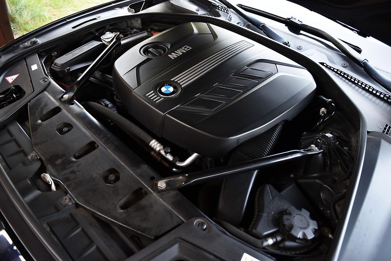 BMW Řada 5 520d M SPORT PAKET, PANORAMA - fotka 48 z 51