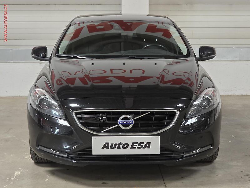Volvo V40 (2015) 2.0d, Xenon, AC - fotka 3 z 16