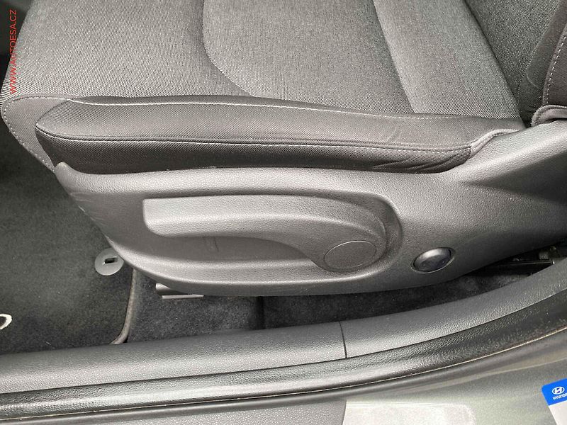 Hyundai i30 (2021) 1.5 GDi, ČR, servis.kniha - fotka 14 z 19