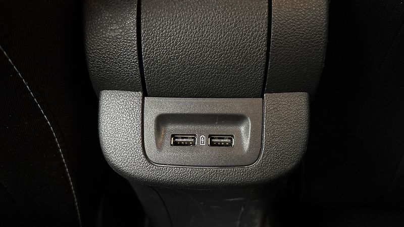 Škoda Fabia 1.0 TSI Ambition Combi - fotka 21 z 24