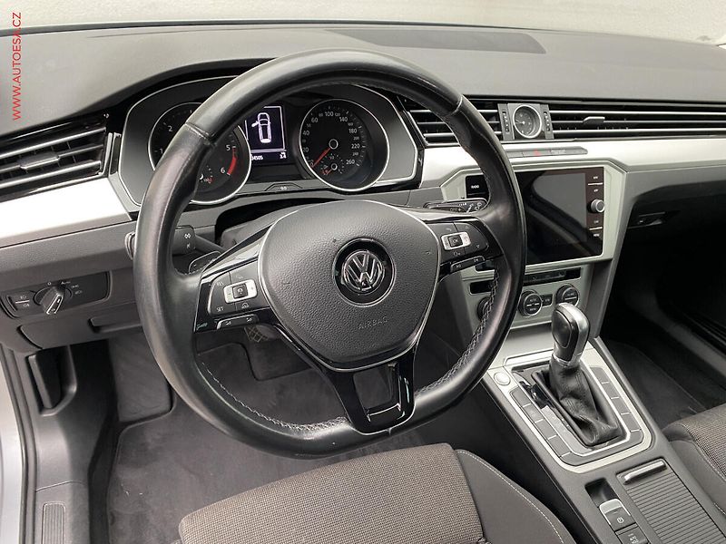 Volkswagen Passat (2018) 2.0 TDi, Comfortline, DSG - fotka 14 z 18