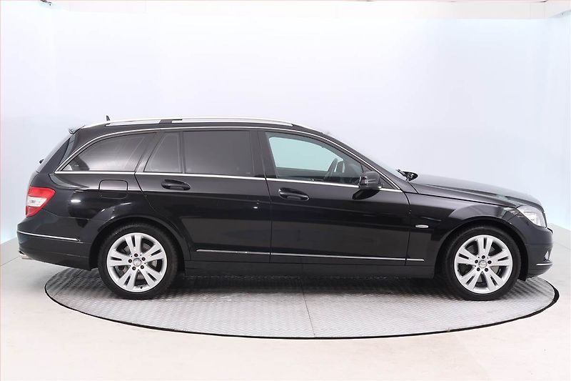 Mercedes-Benz Třídy C (2009) C 350 CDI, Navi, Xenony - fotka 6 z 18