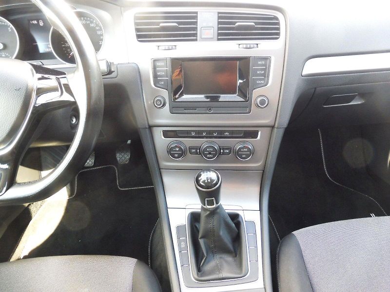 Volkswagen Golf (2017) Trendline 1,2 TSI 63kW - fotka 11 z 21
