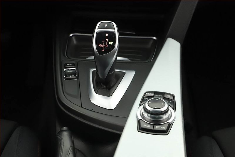 BMW Řada 3 (2013) 320 d xDrive, 4X4, Automat - fotka 12 z 17