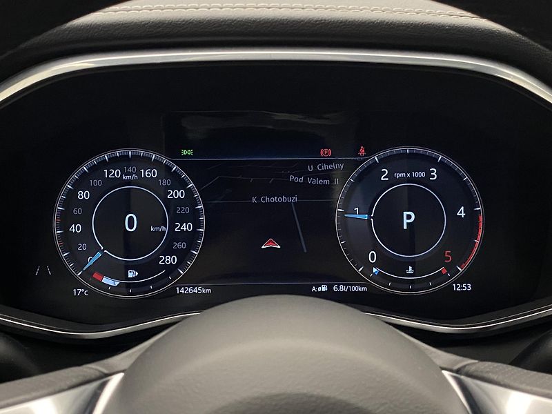 Jaguar XF D200 R-DYNAMIC AWD REZERVACE - fotka 25 z 48