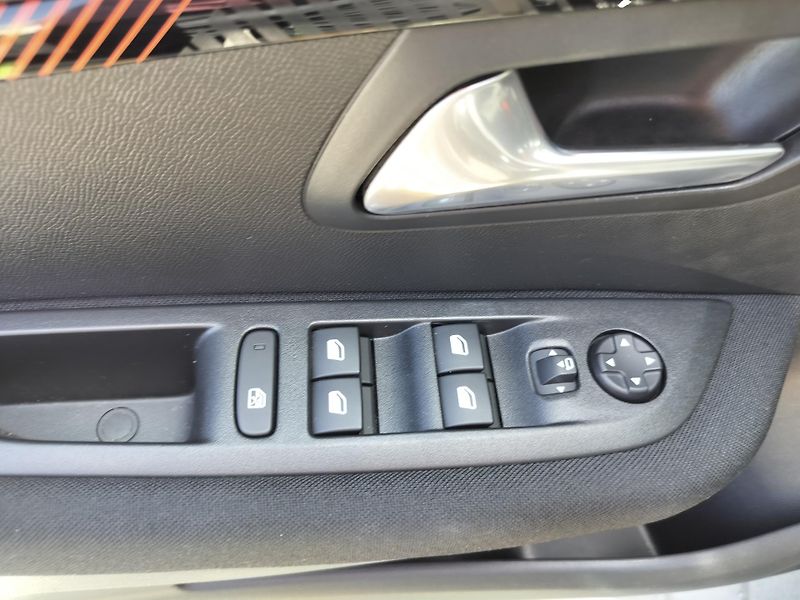 Peugeot 208 e, navigace, SOH 95% - fotka 10 z 28