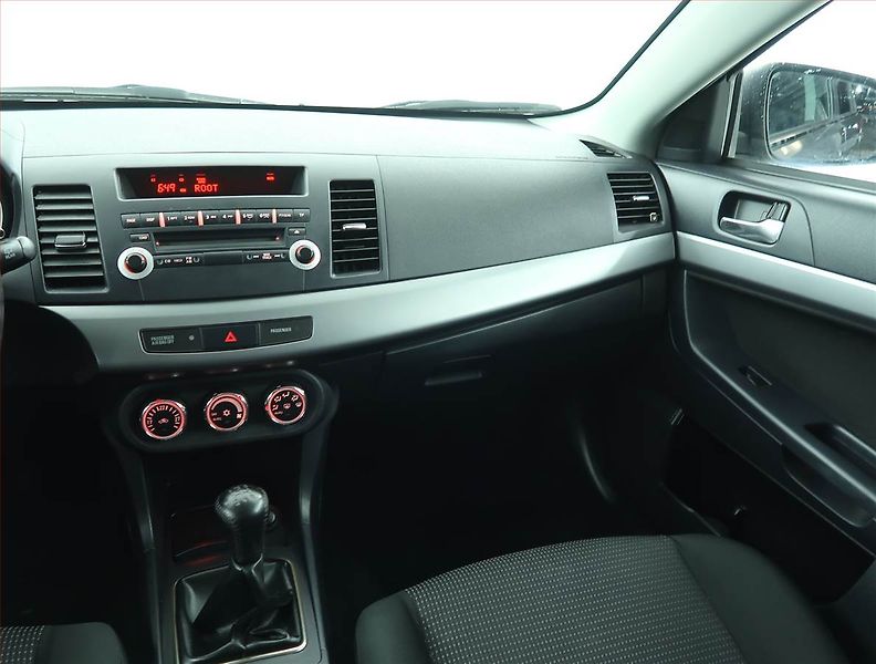 Mitsubishi Lancer (2010) 1.6 MIVEC, po STK - fotka 8 z 15