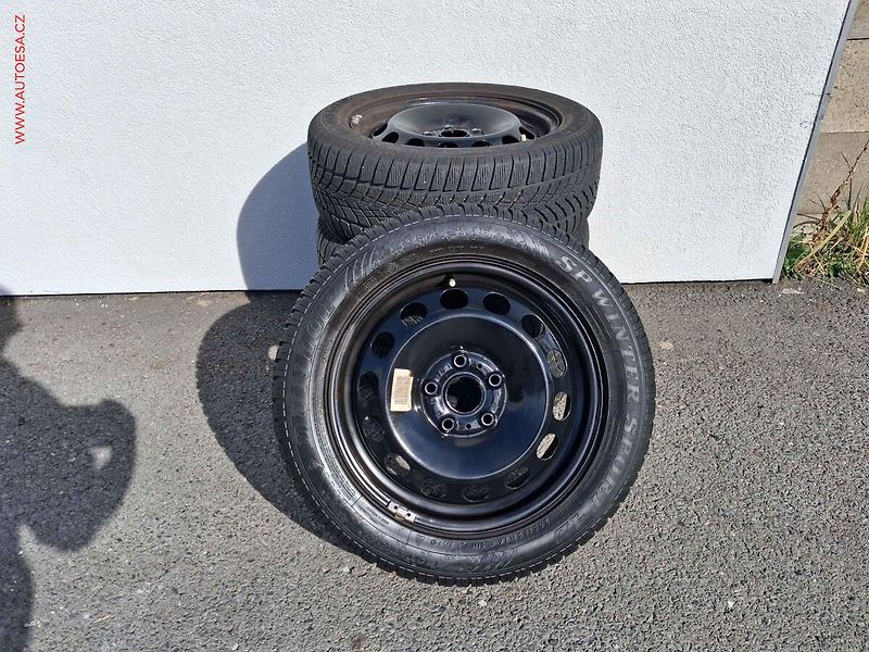 Volkswagen Golf (2011) 1.6 TDi, Style, +kola - fotka 18 z 18