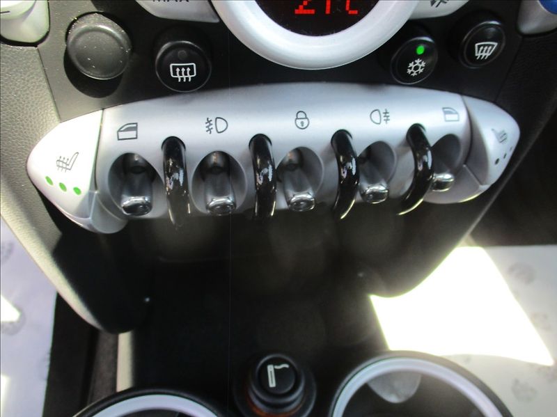 Mini Cooper S 1,6 i, aut. klima,Cebia,128kW - fotka 17 z 32