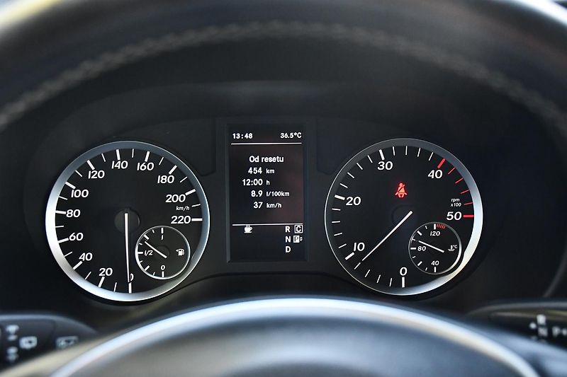Mercedes-Benz Vito 250D 4MATIC 8MÍST TAŽNÉ NAVI - fotka 33 z 39