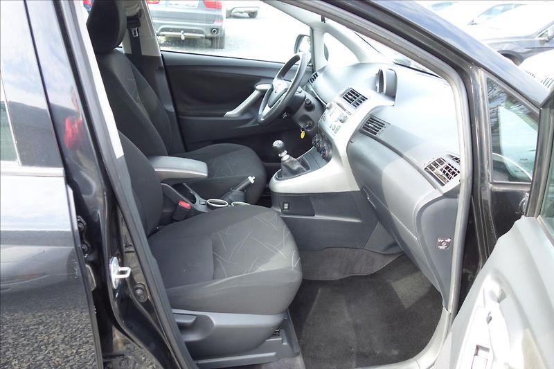 Toyota Verso 1,6 i 97KW, ČR, KLIMATIZACE. - fotka 11 z 31