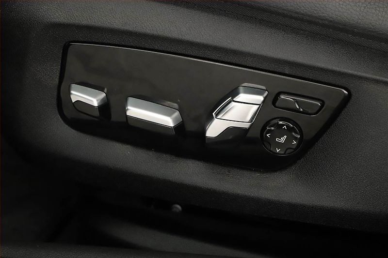 BMW Řada 5 (2020) 530d xDrive - fotka 17 z 19