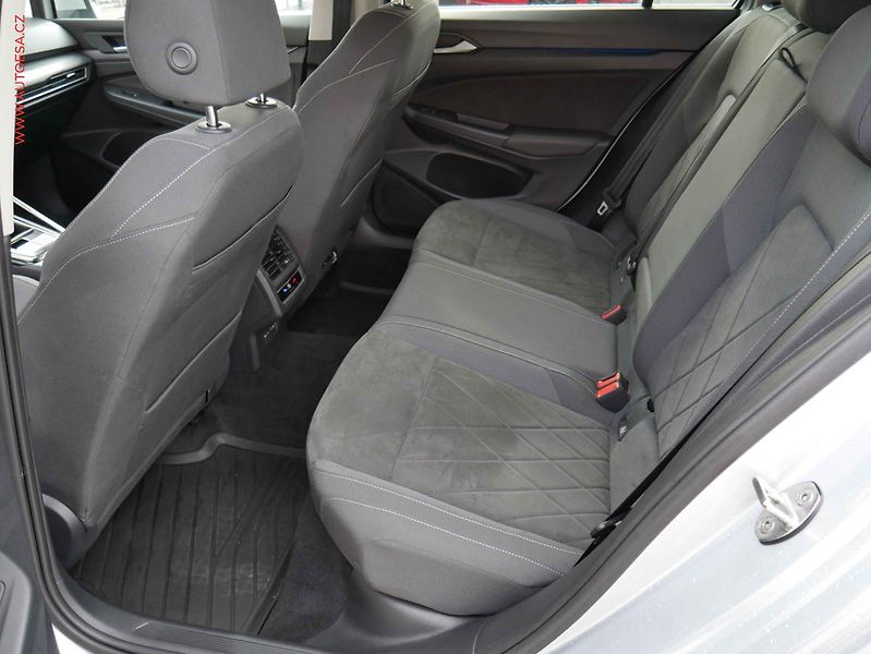 Volkswagen Golf (2022) 1.5 TSi, 1.maj,ČR, Stylem - fotka 10 z 24