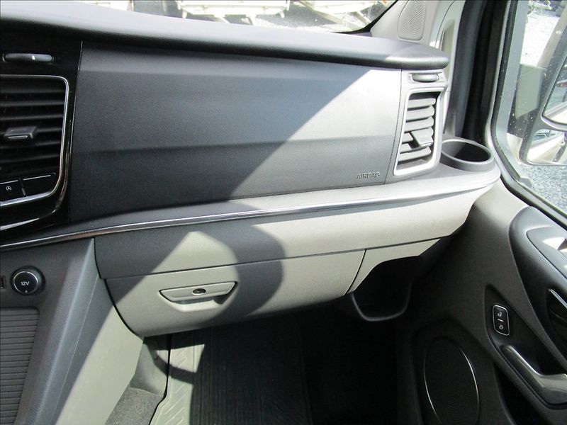 Ford Tourneo Custom 2.0TDCi L2 Titanium, 8 míst - fotka 11 z 57