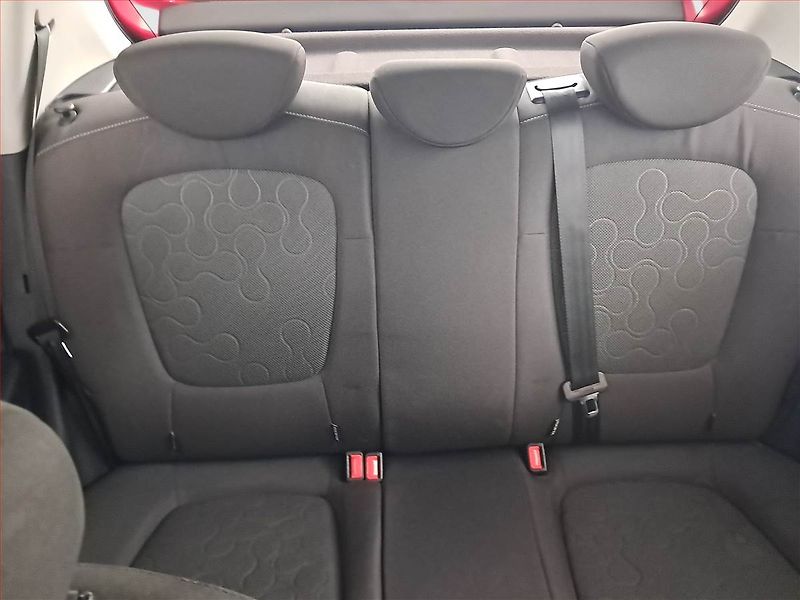 Hyundai i20 (2009) Comfort 1.2, Serv.kniha - fotka 10 z 17