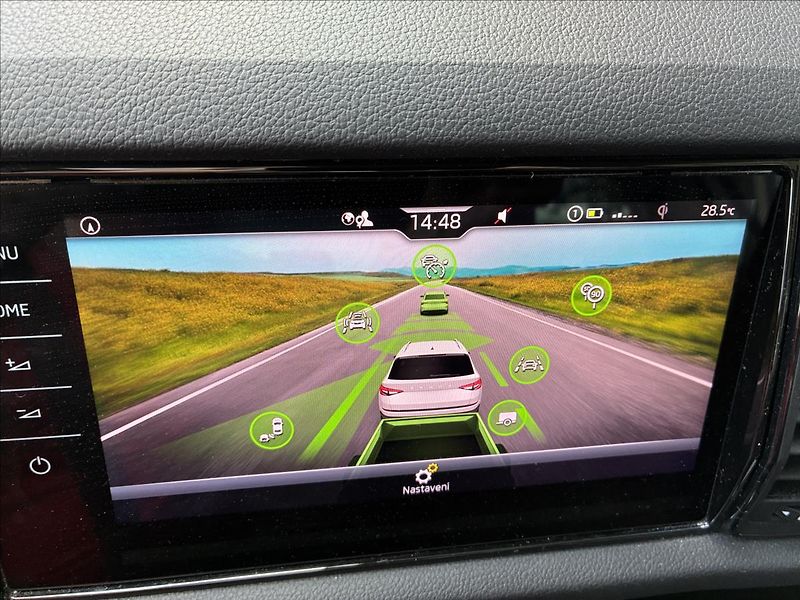Škoda Kodiaq 2,0 TAŽNÉ,KAMERA,PANORAMA - fotka 33 z 39