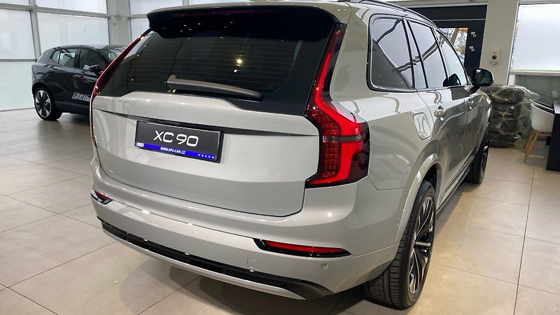 Volvo XC90 (2025) PLUS DARK, T8 AWD, 228+107 kW - fotka 4 z 15