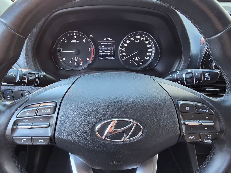 Hyundai i30 1.6CRDi COMFORT LED KAMERA NAV - fotka 18 z 39