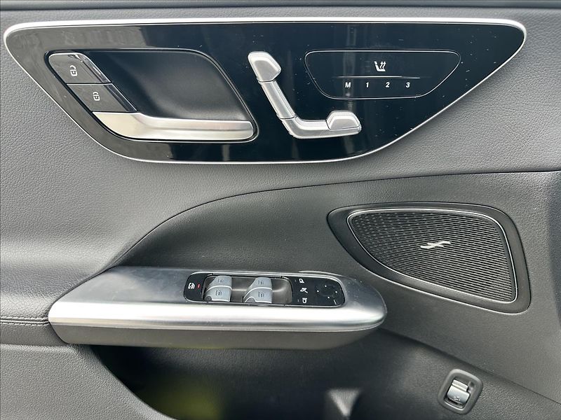 Mercedes-Benz Třídy C C 220d 4MATIC AMG linie - fotka 12 z 13