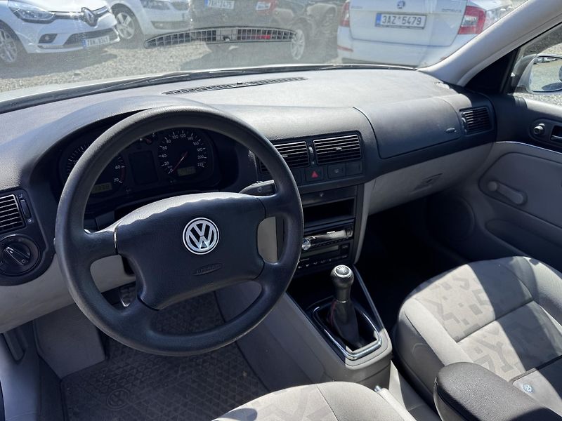 Volkswagen Golf 1.4 16V, 55 kW, 159 tis km - fotka 10 z 16
