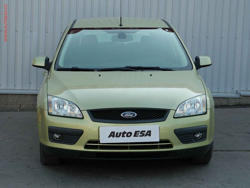 Ford Focus (2006) 1.6i, AC, park.čidla - fotka 2 z 16