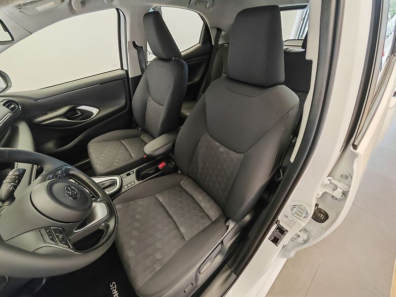 Toyota Yaris 1.5 Hybrid Comfort - fotka 10 z 30