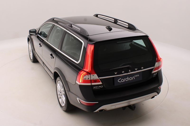 Volvo XC70 D4 AWD SUMMUM AUT CZ - fotka 17 z 39